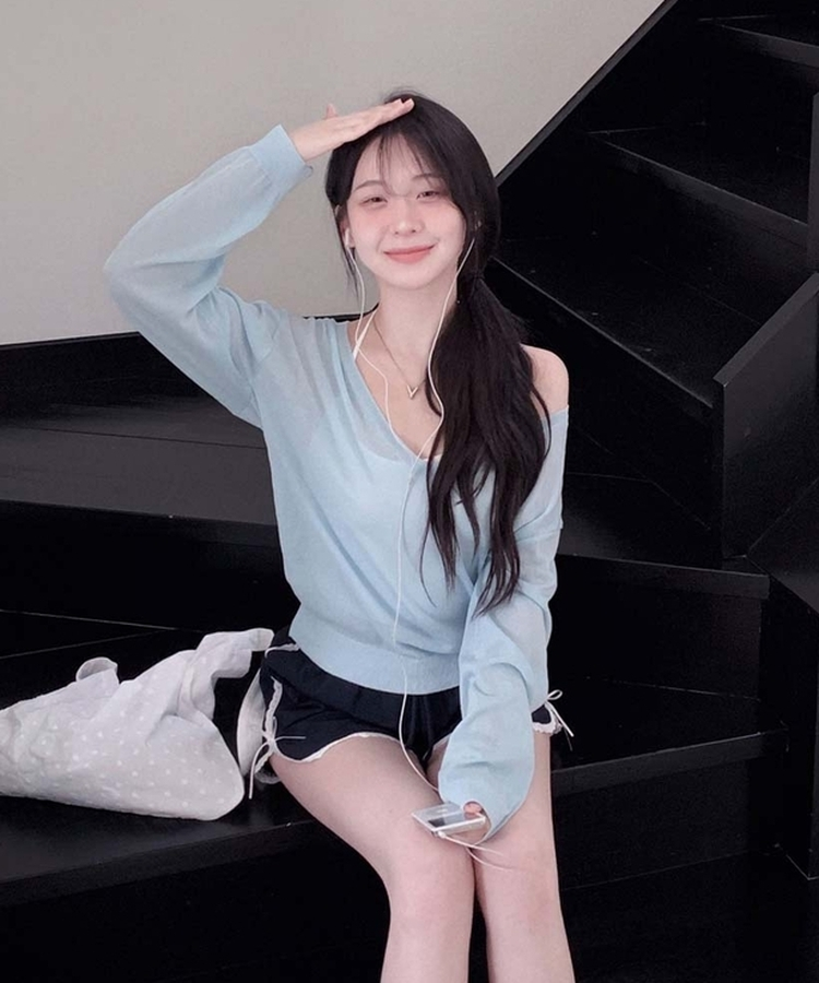 네이쳐 린넨 클라우드 썸머 브이넥 루즈핏 긴팔 니트 소라
