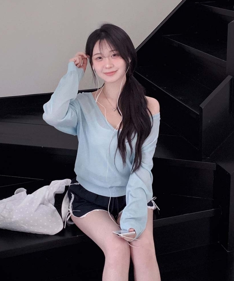 네이쳐 린넨 클라우드 썸머 브이넥 루즈핏 긴팔 니트 소라