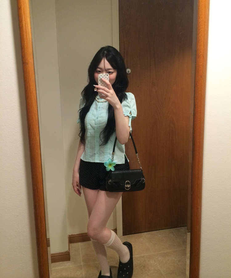 핀턱 퍼프소매 블라우스 민트