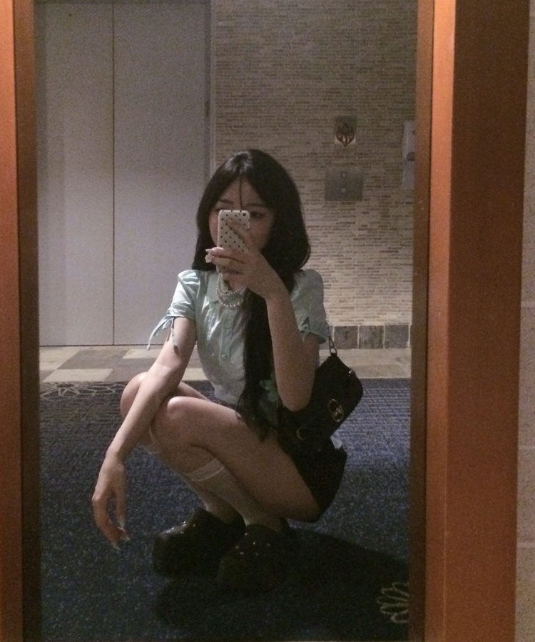 핀턱 퍼프소매 블라우스 민트