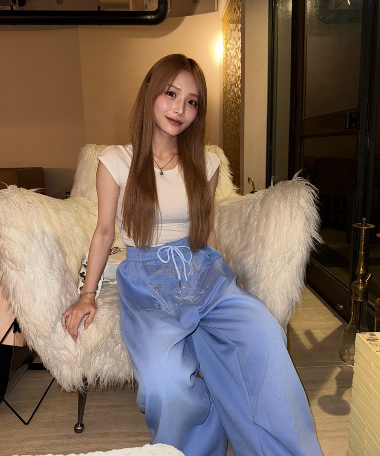 큐빅 레터링 와이드 스웨트 팬츠 블루