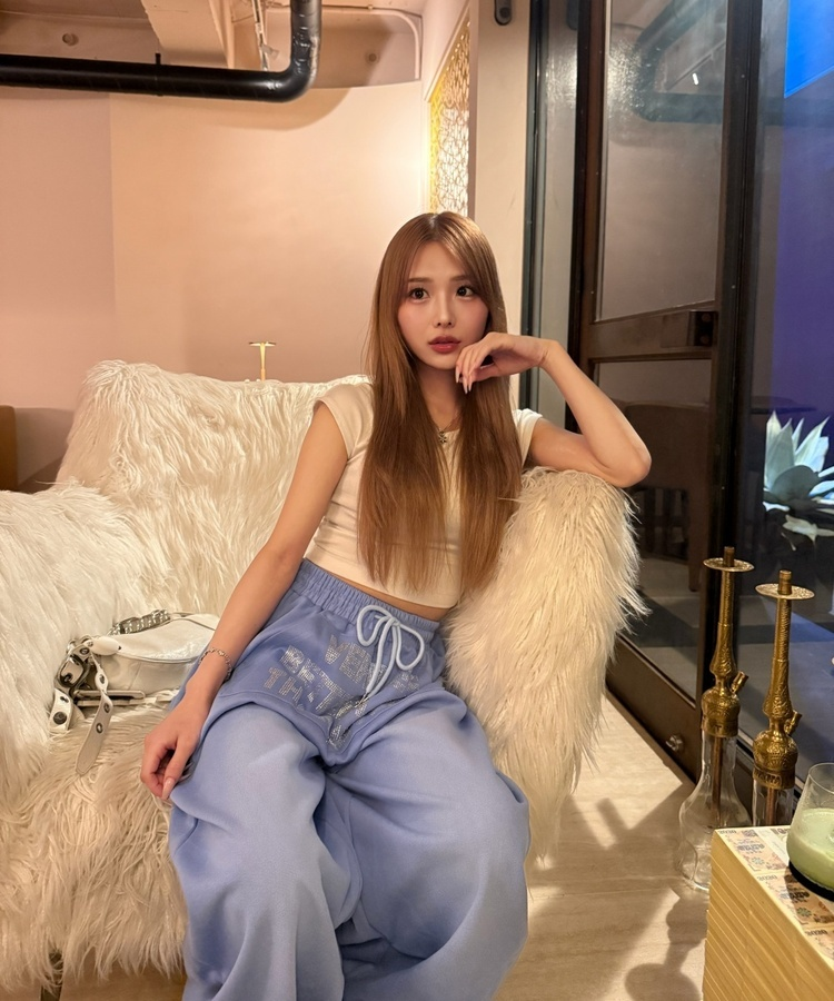 큐빅 레터링 와이드 스웨트 팬츠 블루