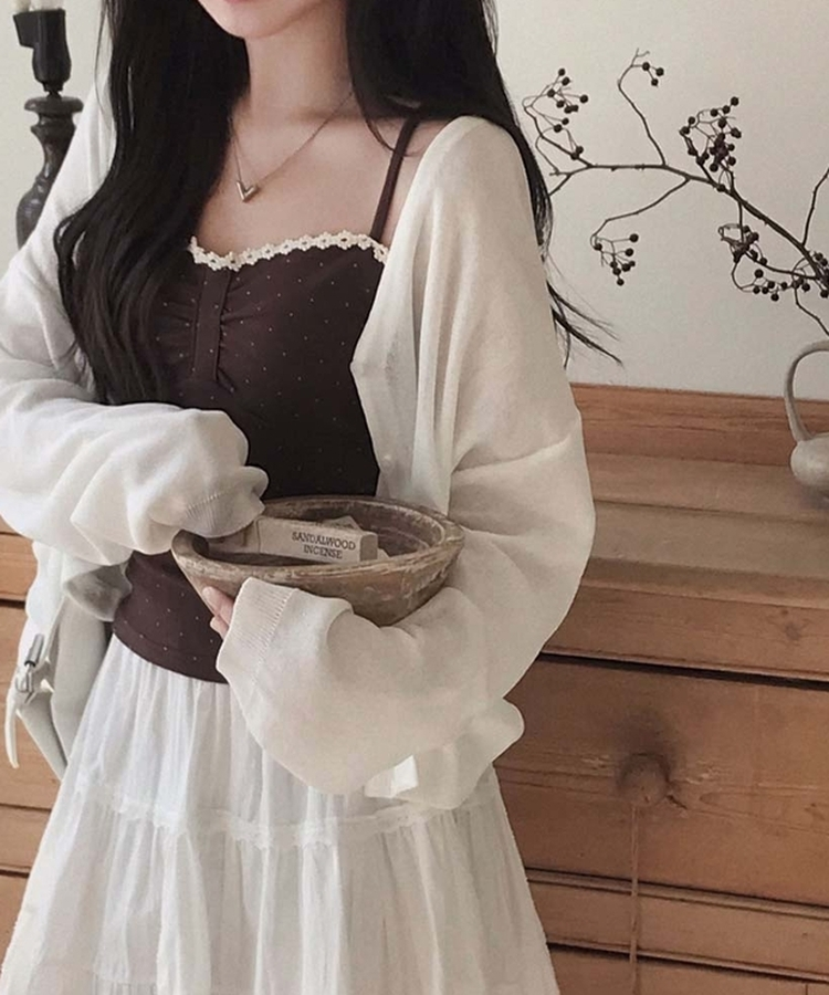 모달 함유로 부드럽고 쫀득하게모달 도트 셔링 레이스 크롭 끈나시 브라운