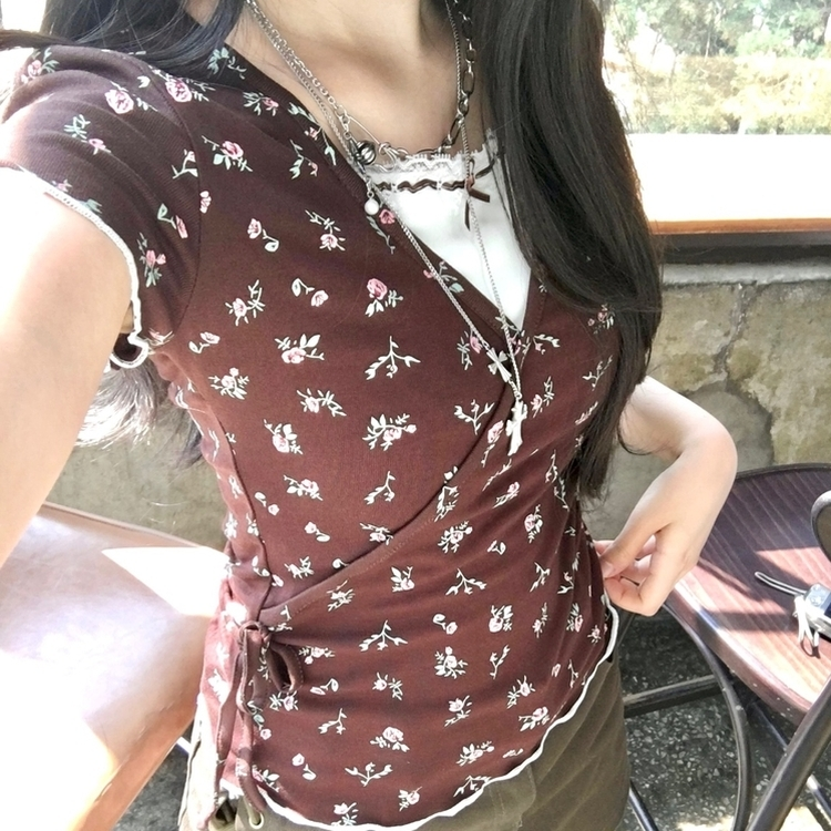 サイドリボンレイヤードフラワーVネックTシャツ CHESTNUT BROWN