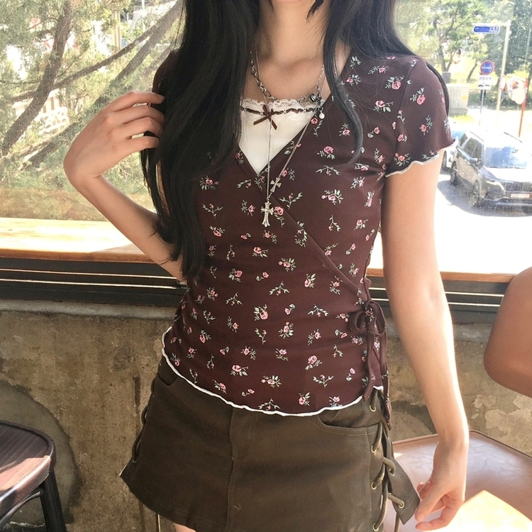 サイドリボンレイヤードフラワーVネックTシャツ CHESTNUT BROWN
