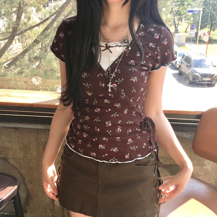 サイドリボンレイヤードフラワーVネックTシャツ CHESTNUT BROWN