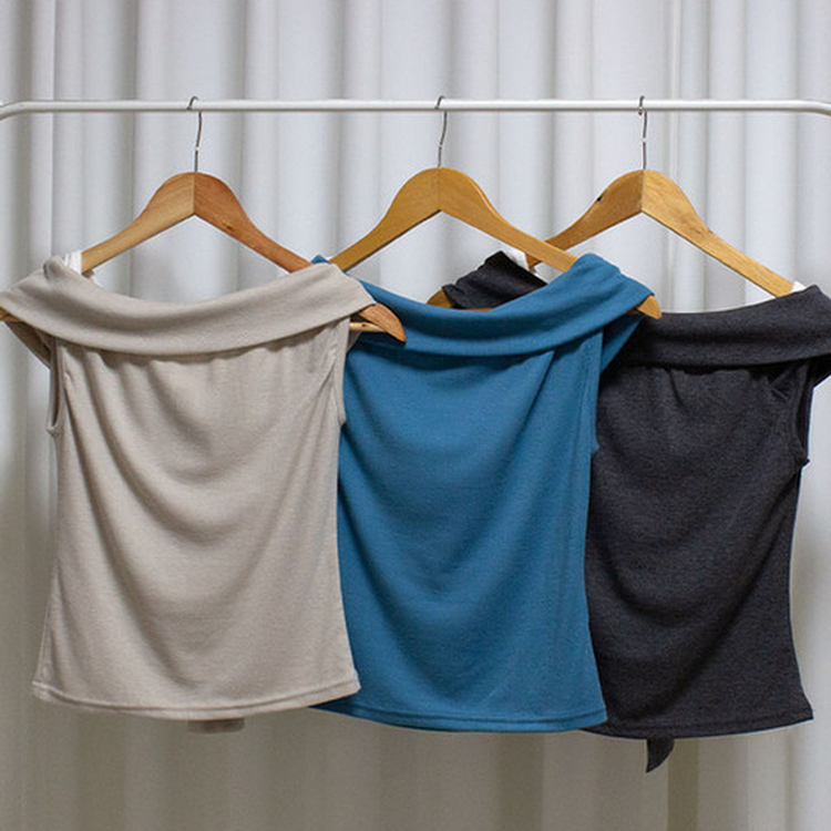 オフショルダーシャーリングリボンタイTシャツ