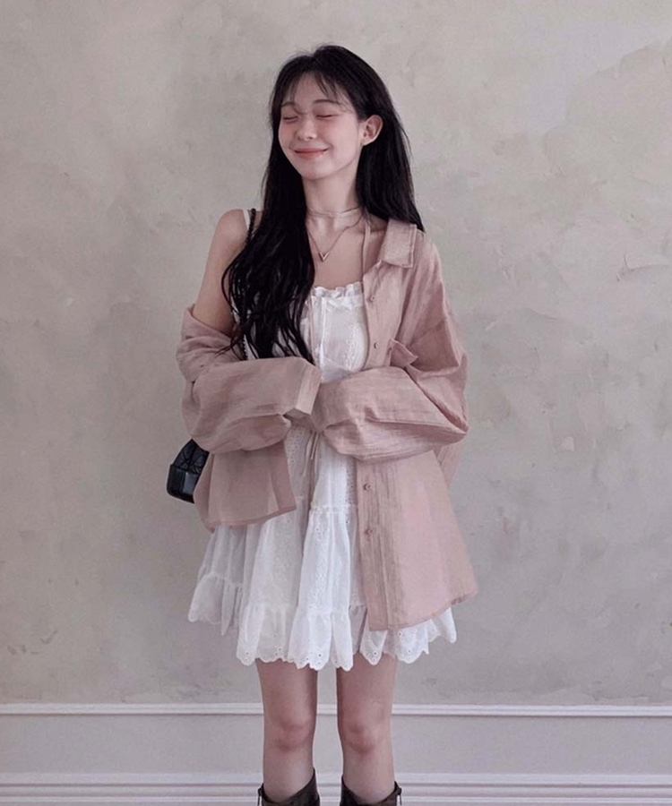 엘리니아 펀칭 레이스 셔링 리본 스모크 나시 미니 원피스 아이보리