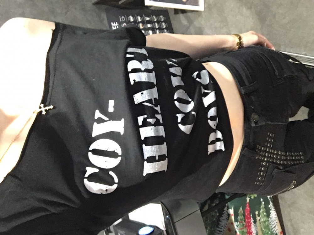 원숄더 레터링 티셔츠 블랙