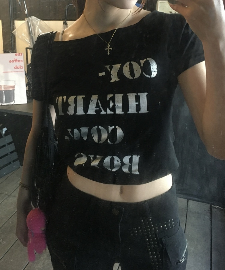 원숄더 레터링 티셔츠 블랙