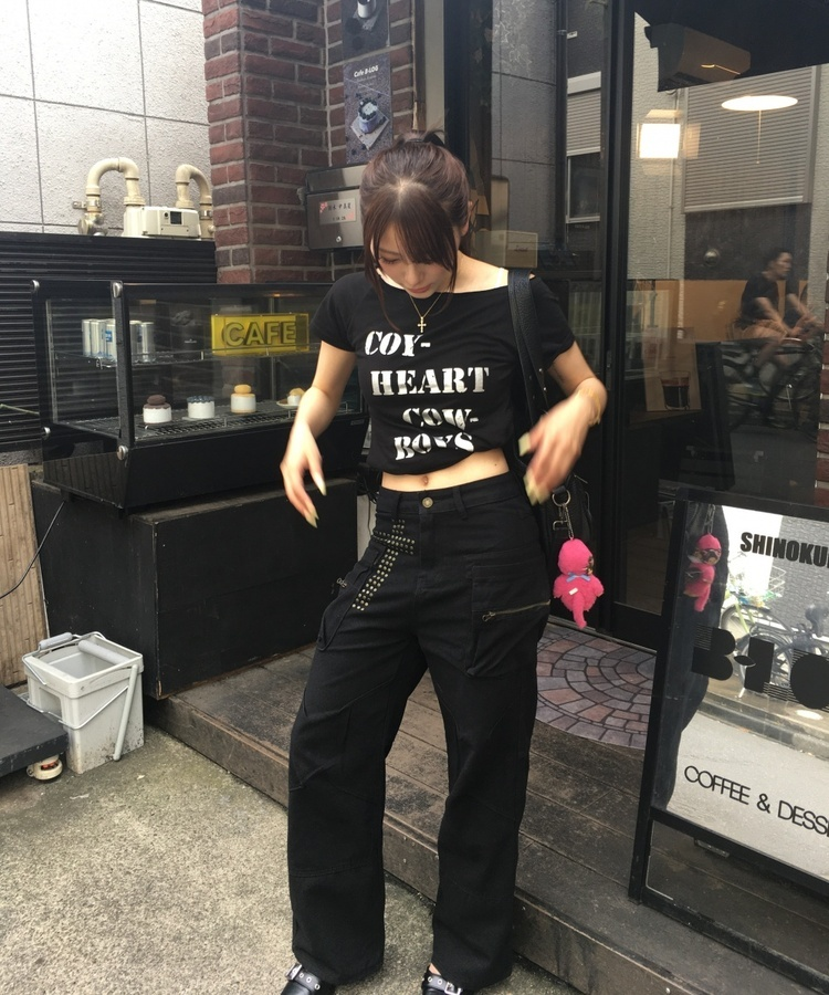 원숄더 레터링 티셔츠 블랙