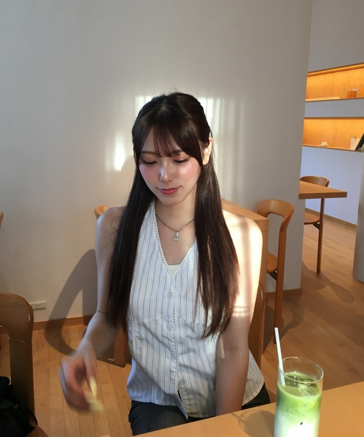 스트라이프 홀터넥 블라우스 화이트 무지