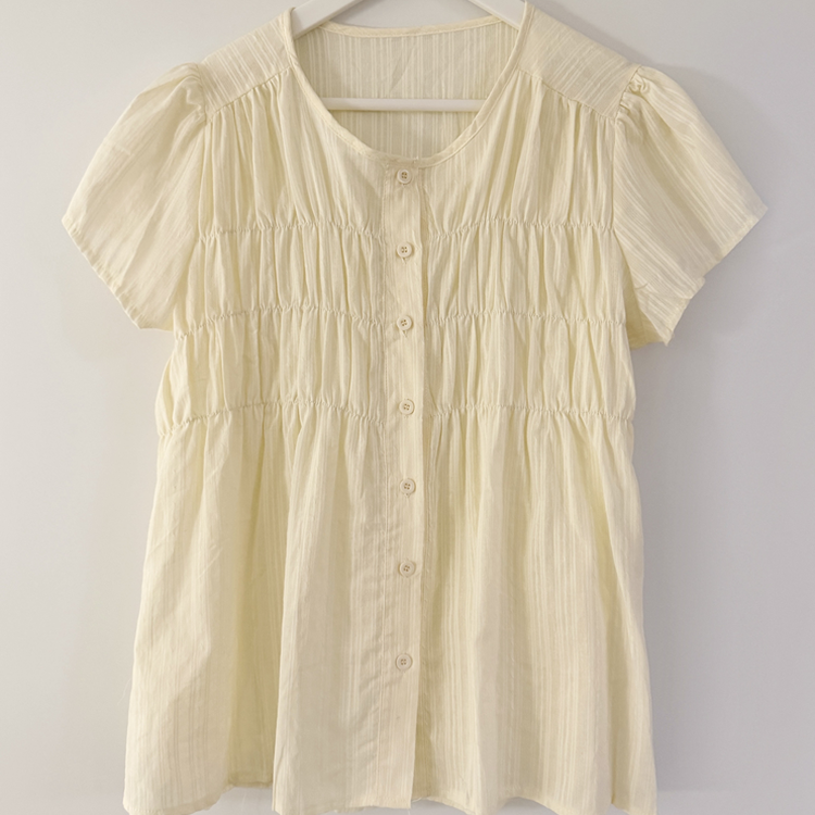 シャーリングシアーボタンブラウス