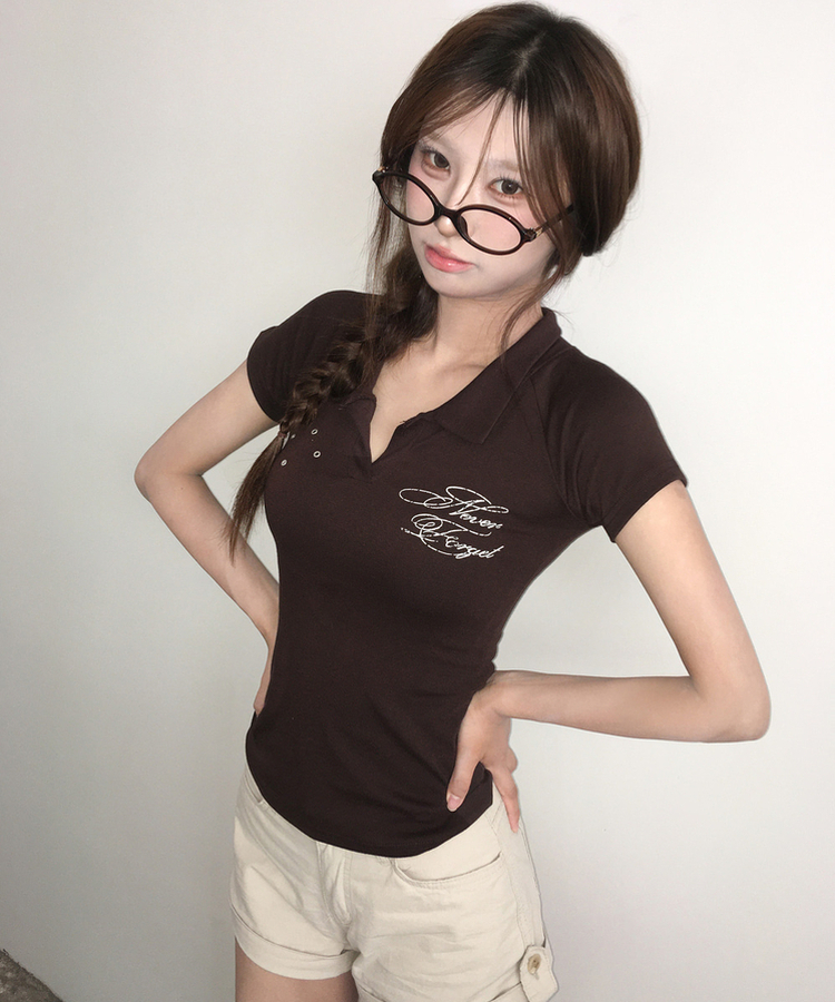 アイレットカラーレタリング半袖Tシャツ BROWN