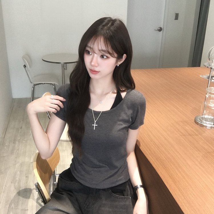 【SET】Uネック半袖Tシャツ＋ホルターキャミソール(5color) CHARCOAL