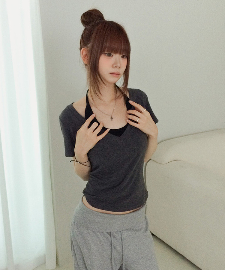 ホルターネックVネックレイヤードクロップ半袖Tシャツ CHARCOAL