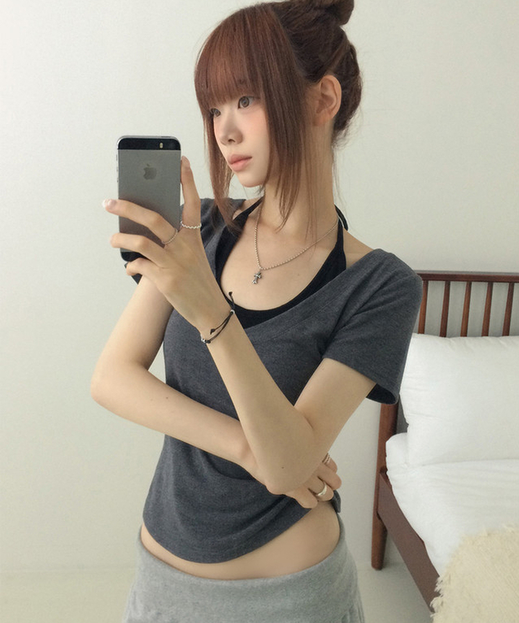 ホルターネックVネックレイヤードクロップ半袖Tシャツ CHARCOAL