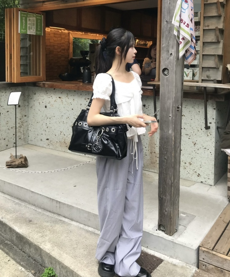 프론트 리본 퍼프 블라우스 화이트