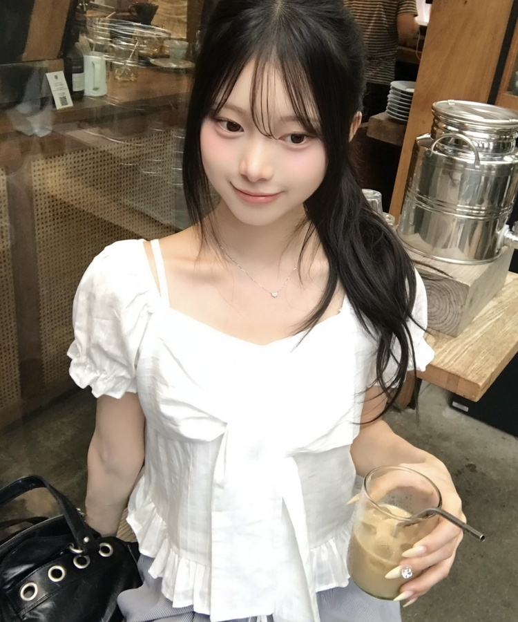 프론트 리본 퍼프 블라우스 화이트