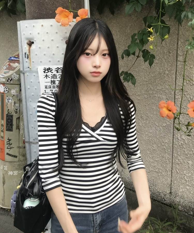 크로스넥 스트라이프 슬림 티셔츠 아이보리