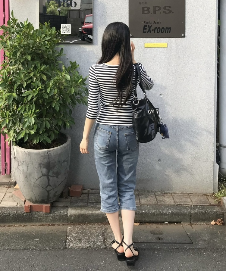 크로스넥 스트라이프 슬림 티셔츠 아이보리