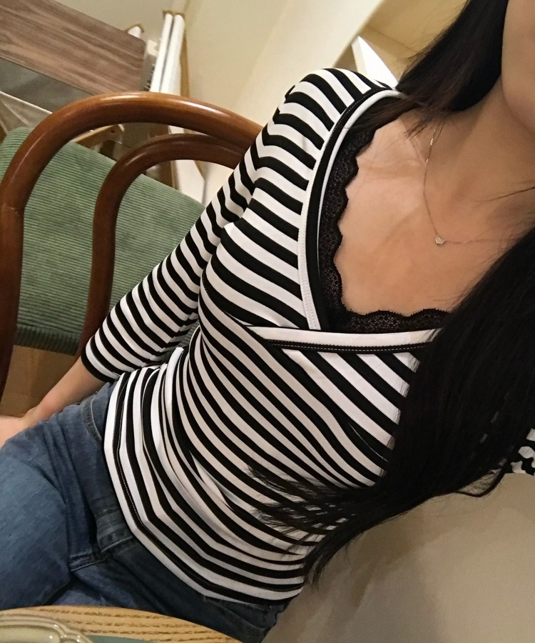 크로스넥 스트라이프 슬림 티셔츠 아이보리