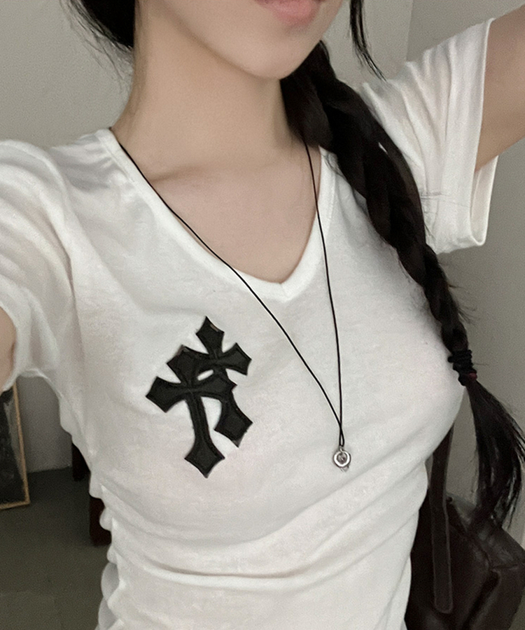 호러 카모 십자가 패치 브이넥 옆셔링 반팔 티셔츠 아이보리