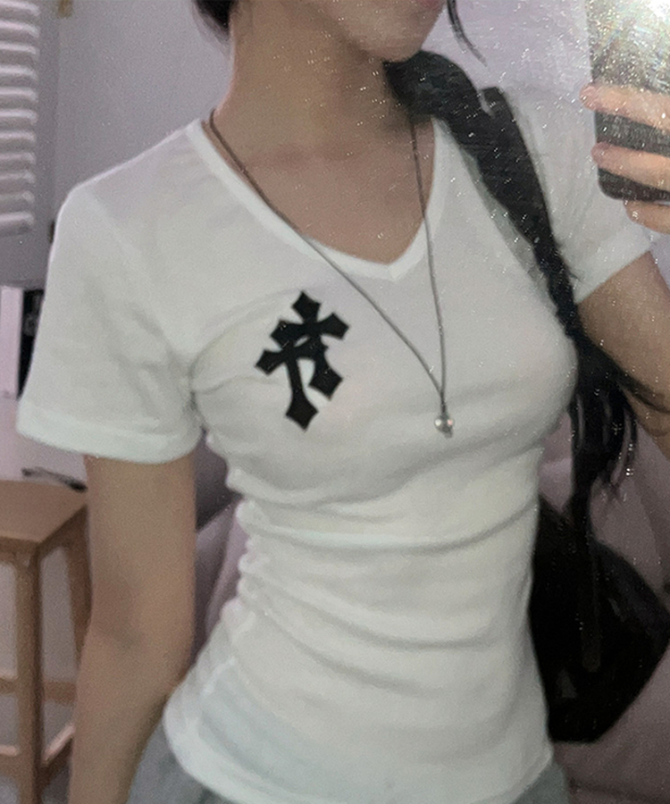 호러 카모 십자가 패치 브이넥 옆셔링 반팔 티셔츠 아이보리