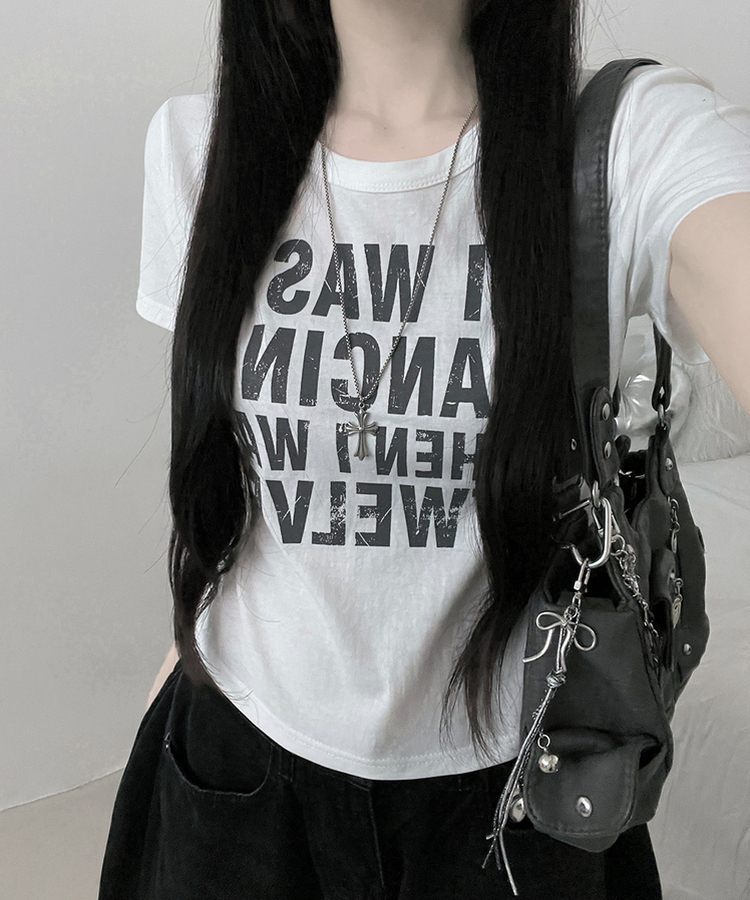 댄싱레터링프린팅라운드세미크롭반팔티 화이트