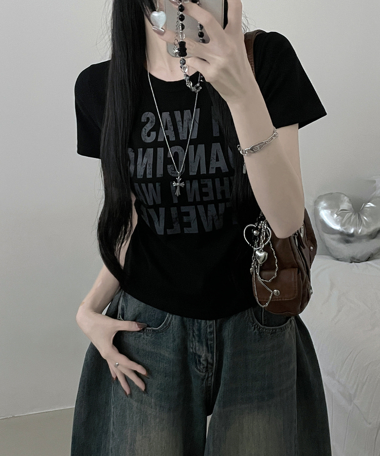 댄싱레터링프린팅라운드세미크롭반팔티 블랙