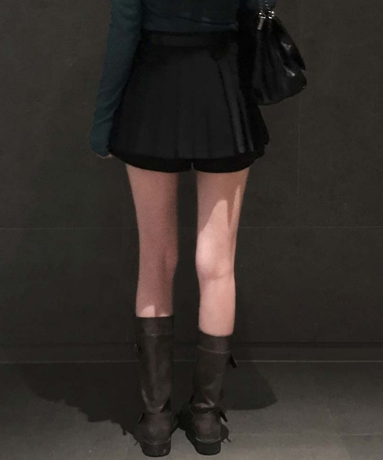 앞뒤가 다른 플리츠 디자인2텐더 A라인 플리츠 미니 치마바지 스커트 블랙