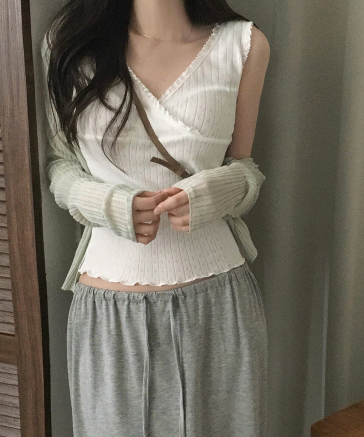 그린티 레이스 펀칭 랩 브이넥 나시 슬리브리스 3color 아이보리