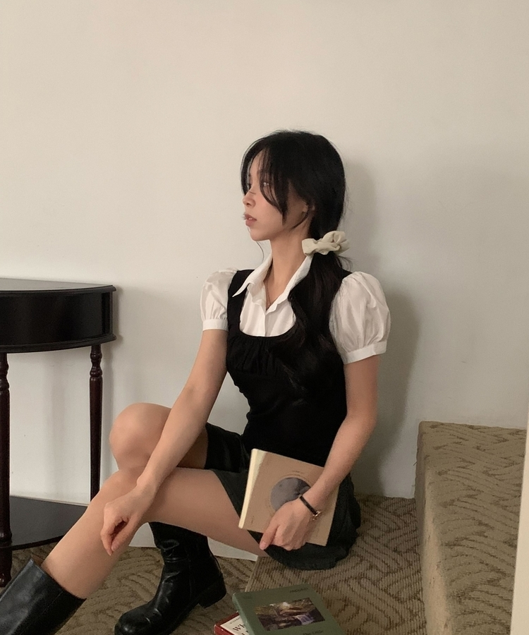 래빗 뷔스티에 퍼프 소매 레이어드 반팔 블라우스셔츠 2color 블랙