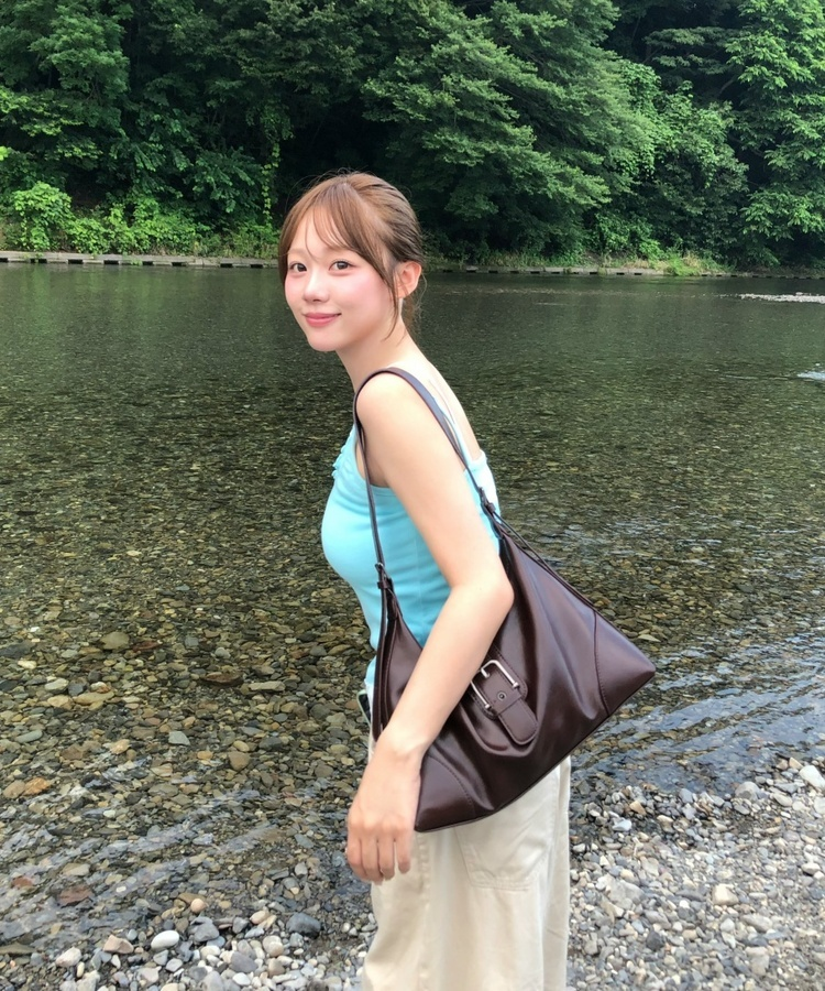 レザーバックルショルダーバッグ BROWN