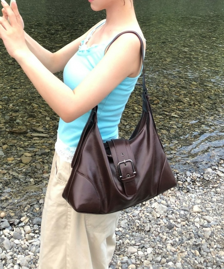 レザーバックルショルダーバッグ BROWN
