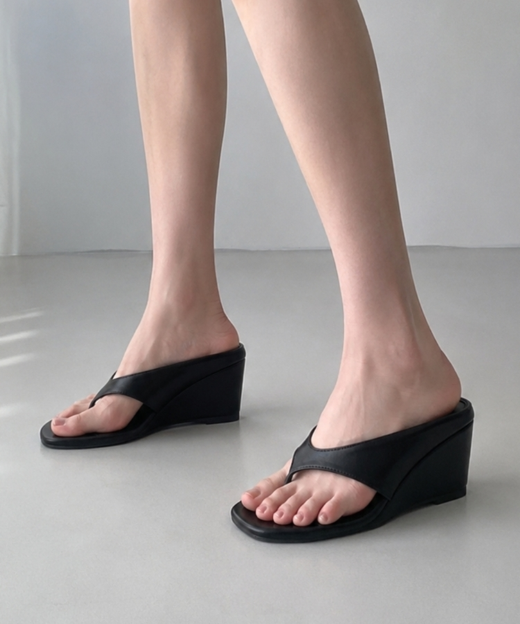 フェイクレザー厚底ウェッジトングサンダル BLACK