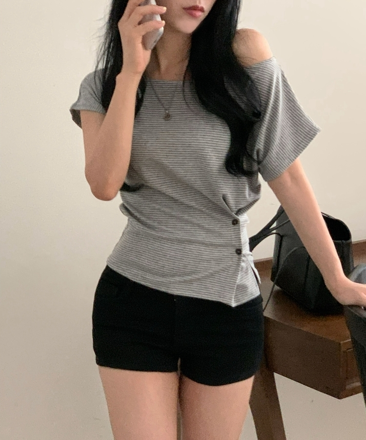 모브 스트라이프 버튼 반팔티셔츠오프숄더 3color 그레이
