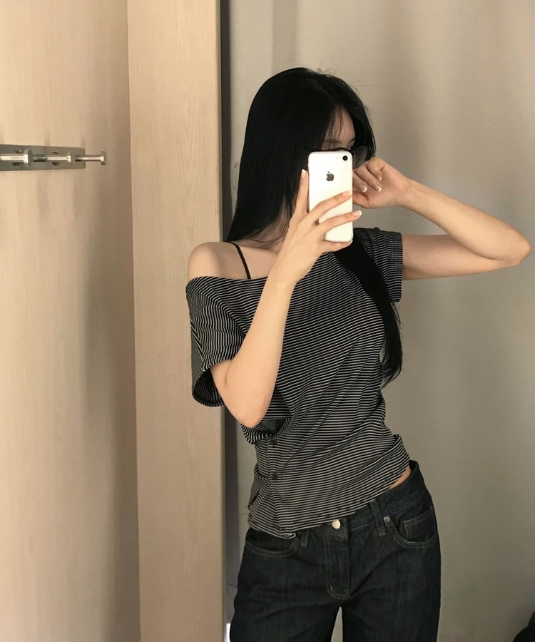 모브 스트라이프 버튼 반팔티셔츠오프숄더 3color 블랙