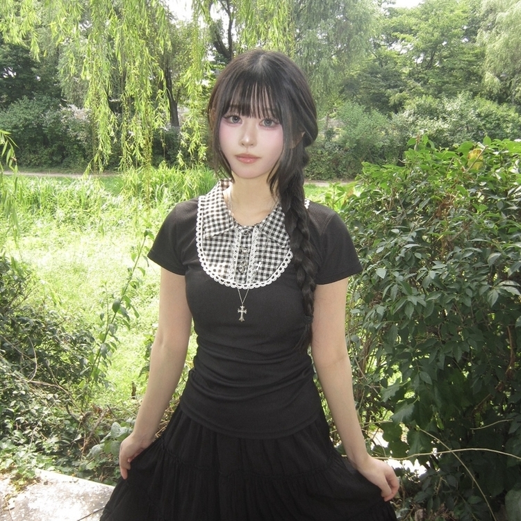 빈티지 레이스 러플 버튼 배색 반팔 티셔츠 블랙