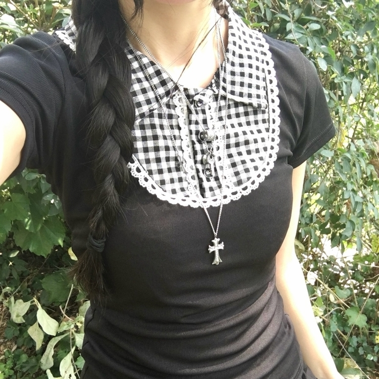 빈티지 레이스 러플 버튼 배색 반팔 티셔츠 블랙