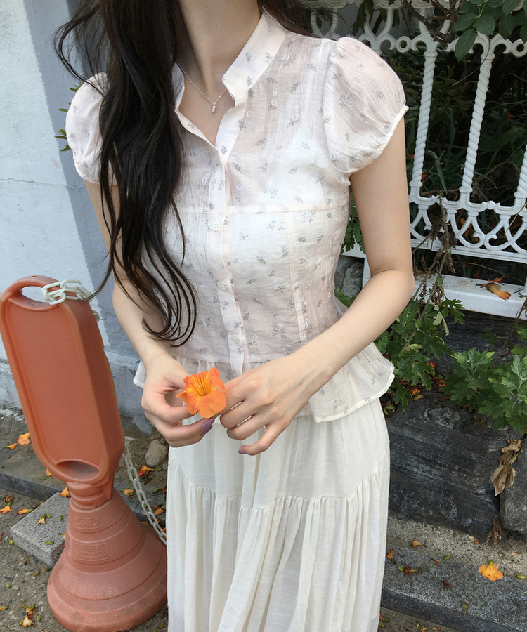 シンプルフラワーシアー半袖ブラウス CREAM BEIGE