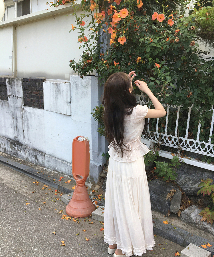 シンプルフラワーシアー半袖ブラウス CREAM BEIGE