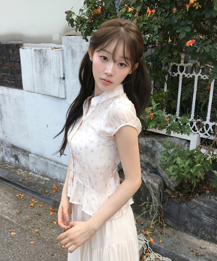 シンプルフラワーシアー半袖ブラウス CREAM BEIGE