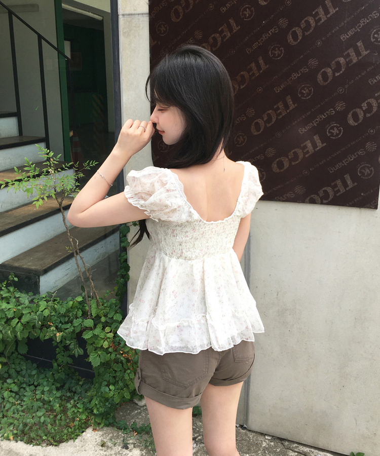 루네 플라워 나시 블라우스 브이넥 스모크밴딩 퍼프 리본 프릴 플레어 뷔스티에 데이트룩 모리걸 레이어드 빈티지 여름신상여름블라우스 아이보리