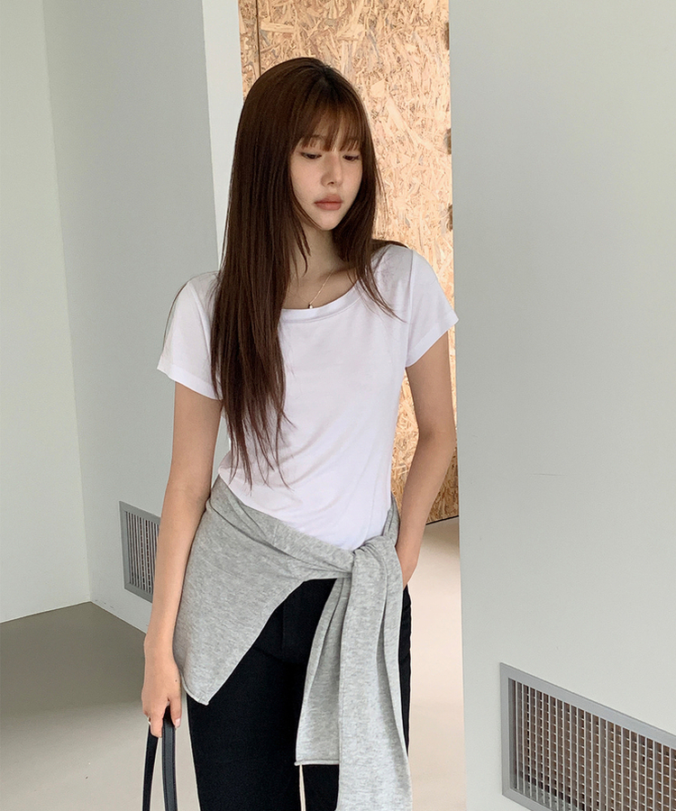 オフショルダー半袖Tシャツ IVORY