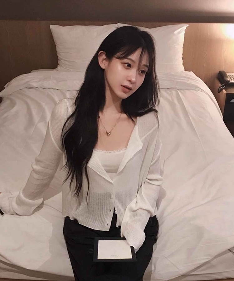 다채로운 색감팔레트 골지 라운드넥 루즈핏 긴팔 니트 가디건 아이보리