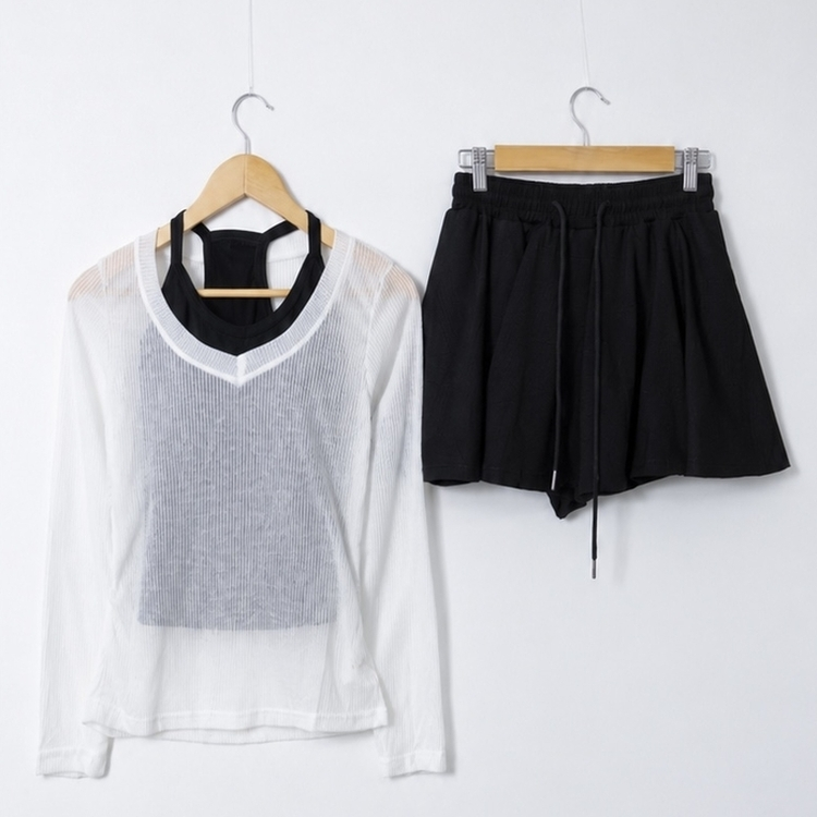 【SET】ニットTシャツ＋キャミソール＋スカートパンツ