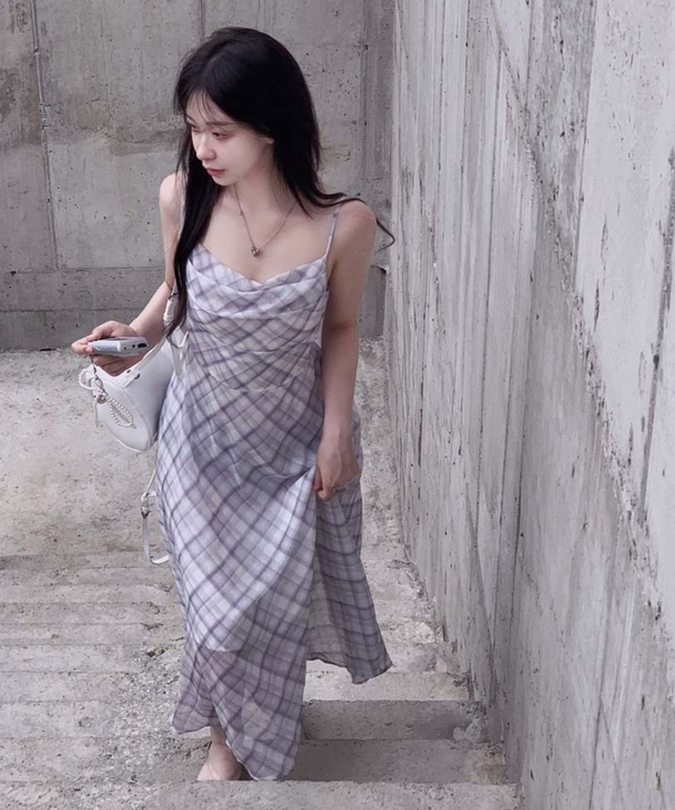 한겹한겹 원단부터 고급스러운바이올렛 체크 드레이프 롱 나시 원피스 연보라