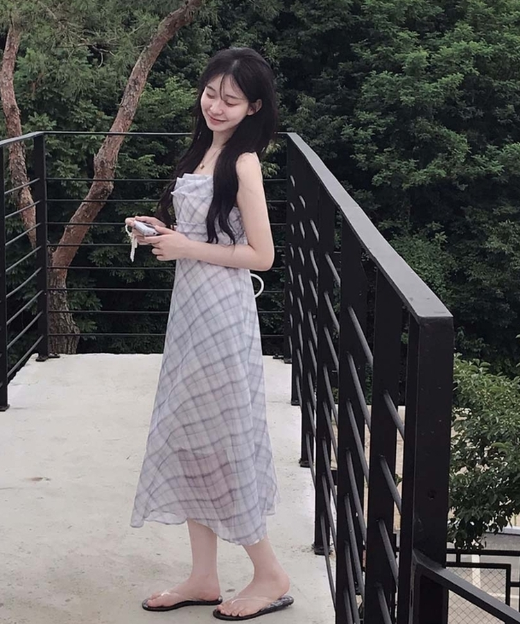 한겹한겹 원단부터 고급스러운바이올렛 체크 드레이프 롱 나시 원피스 연보라
