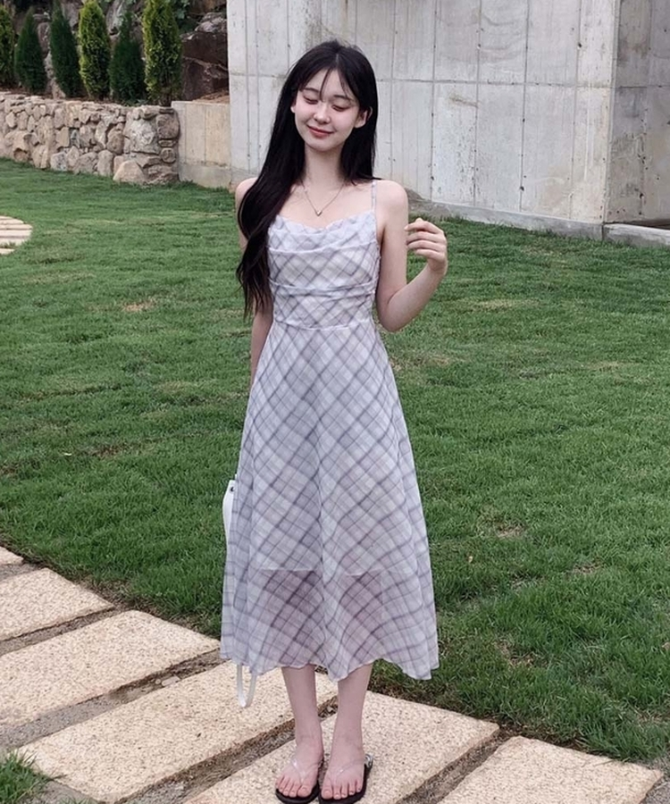 한겹한겹 원단부터 고급스러운바이올렛 체크 드레이프 롱 나시 원피스 연보라